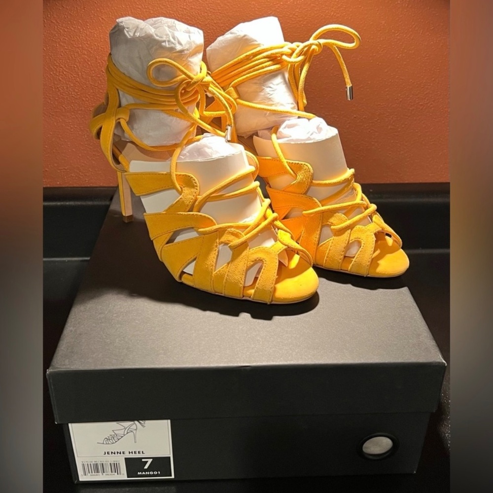 Banana Republic Women's Peep Toe Jenne Suede Heel Mango Yellow Size 7 - Picture 3 of 7